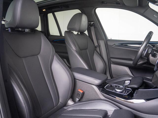 BMW X3 xDrive30e | M Sportpakket | Stuurwielrand verwarmd | Head-Up Display | Comfort Access | Achteruitrijcamera | Panoramadak | Stoelverwarming | Trekhaak