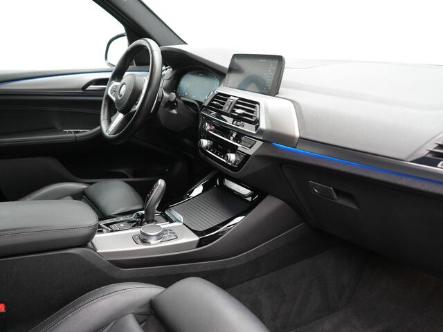 BMW X3 xDrive30e M Sport Plug In Hybrid 293pk Dealer O.H. PHEV | Head Up | 360 Camera | Lederen Sportstoelen Verwarmd | Sfeerverlichting | Keyless | Blis | Virtual | Navigatie | DAB | Cruise Control | Carbon Schwarz Metallic |