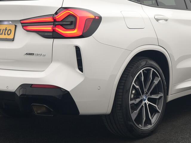 BMW X3 xDrive30e M Sport Plug In Hybrid 293pk Dealer O.H PHEV | Laser LED | 360 Camera | 20"L.M | Head Up | Shadow Line | Lederen Sportstoelen Verwarmd | Sfeerverlichting | BLIS |