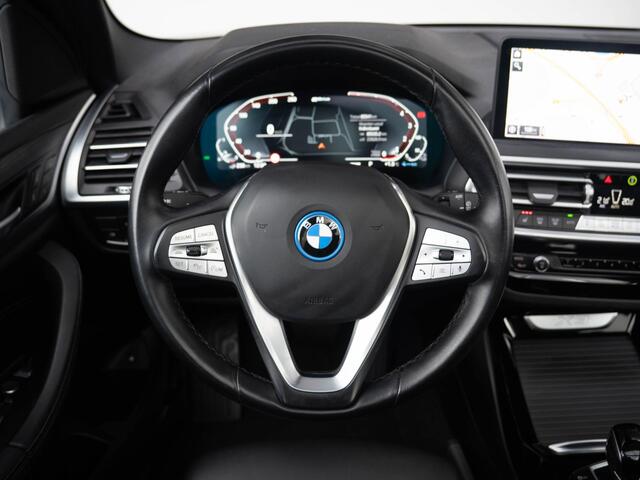 BMW X3 xDrive30e | High Executive | Comfort Access | Achteruitrijcamera | Panoramadak | Stoelverwarming | Head-Up Display | 19''