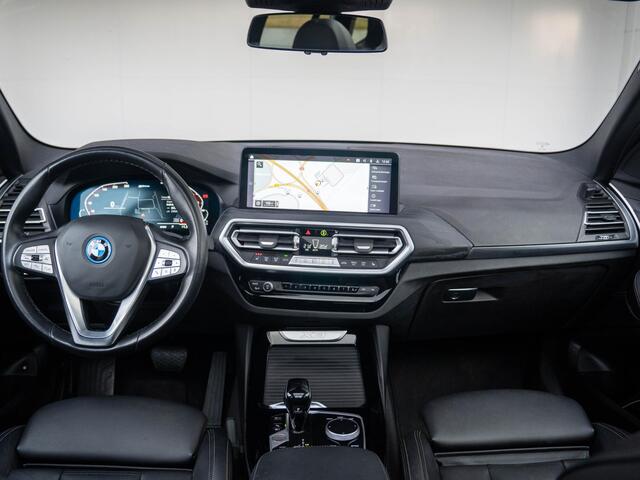BMW X3 xDrive30e | High Executive | Comfort Access | Achteruitrijcamera | Panoramadak | Stoelverwarming | Head-Up Display | 19''