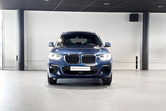 BMW X3 xDrive30e High Executive | M Sport | Glazen Panoramadak | Harman Kardon | Stoelverwarming | Trekhaak |