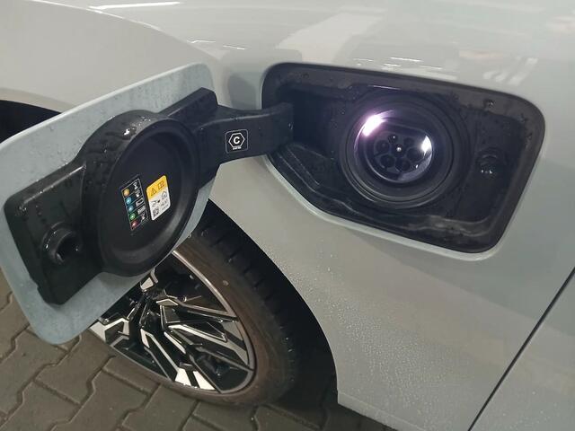 BMW X3 30e xDrive M-Sport | Panorama | 21" | Trekhaak | Harman Kardon | Ventilatie | Driving Assistant Plus |