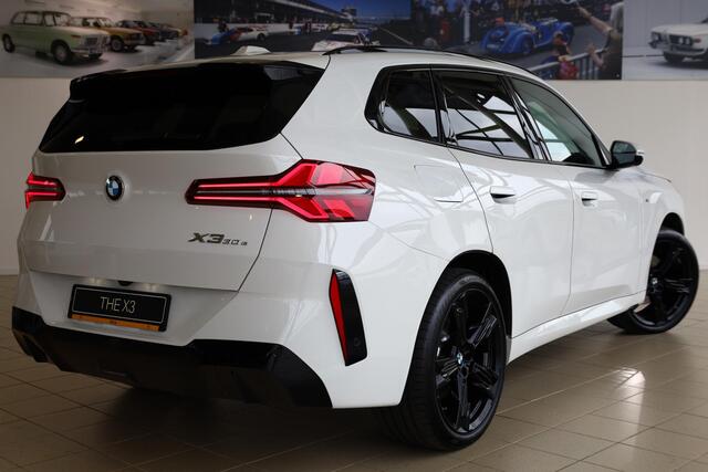 BMW X3 30e xDrive M Sportpakket Pro | Professional Pack | Premium Pack | Trekhaak | Iconic Glow