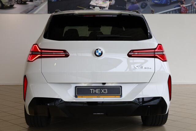 BMW X3 30e xDrive M Sportpakket Pro | Professional Pack | Premium Pack | Trekhaak | Iconic Glow