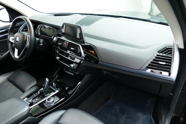 BMW X3 xDrive20i High Executive. Panodak, Camera, StoelVerw, Adap Cruise, 19"LMV, Haak 2400kg