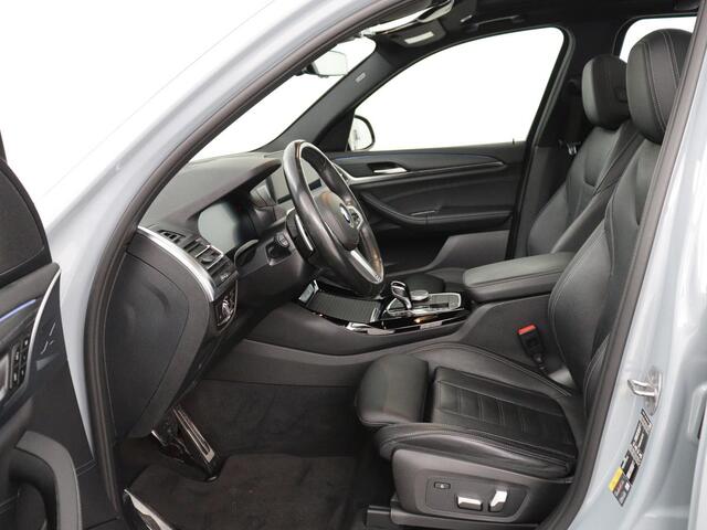 BMW X3 xDrive30e M Sport | Panoramadak | Head-Up | Stoelverwarming | Trekhaak | 360 Camera | Leder | Sportstoelen | Carplay | Sfeerverlichting | Laserlicht | Live Cockpit | Navigatie | PHEV | Plug In