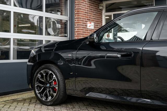 BMW X3 30e xDrive M Sport Pro | Panorama | Harman/Kardon | Head-Up | Memory Seats |Trekhaak | Driving Ass. Plus | 360° | 20 Inch | Iconic |