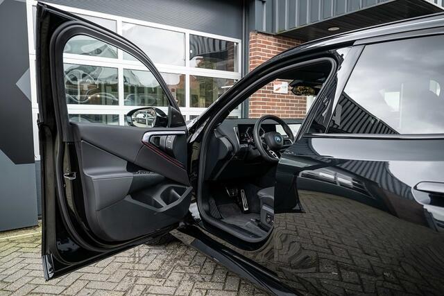 BMW X3 30e xDrive M Sport Pro | Panorama | Harman/Kardon | Head-Up | Memory Seats |Trekhaak | Driving Ass. Plus | 360° | 20 Inch | Iconic |