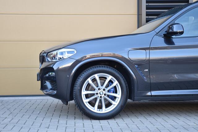 BMW X3 xDrive30e High Executive * BMW Live Cockpit * Panoramadak * 20 Inch * Trekhaak *