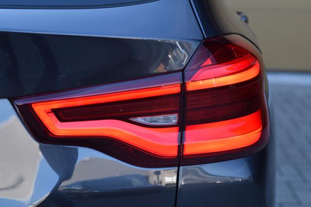 BMW X3 xDrive30e High Executive * BMW Live Cockpit * Panoramadak * 20 Inch * Trekhaak *