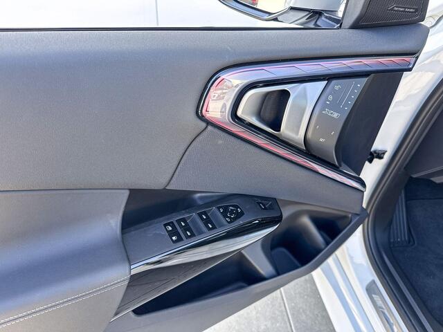 BMW X3 30e xDrive M-Sport / Trekhaak / Glazen dak / Driving Assistant Plus / 22 inch / Stoelventilatie / Harman Kardon Audio / Head Up Display