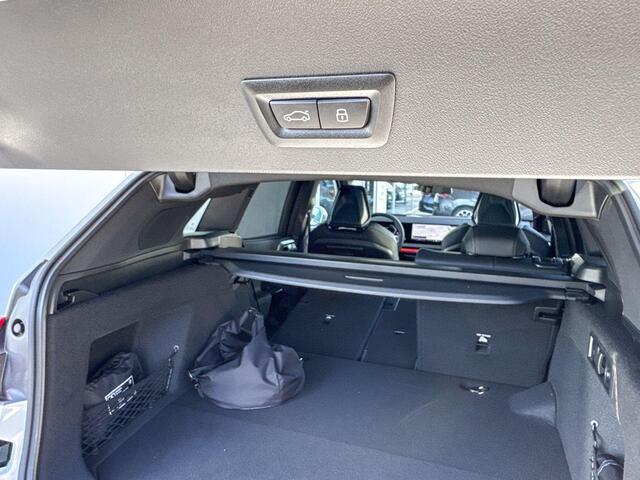 BMW X3 30e xDrive M-Sport / Trekhaak / Glazen dak / Driving Assistant Plus / 22 inch / Stoelventilatie / Harman Kardon Audio / Head Up Display