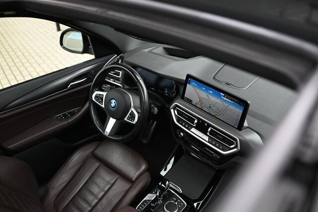 BMW X3 xDrive30e High Executive M Sport Automaat / Trekhaak / Panaromadak / Sportstoelen / Laserlight / Head-Up / Stoelverwarming / Parking Assistant Plus