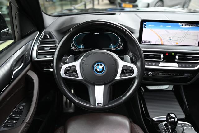 BMW X3 xDrive30e High Executive M Sport Automaat / Trekhaak / Panaromadak / Sportstoelen / Laserlight / Head-Up / Stoelverwarming / Parking Assistant Plus