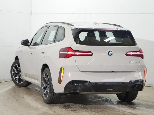 BMW X3 30e xDrive M-Sport | Panorama | Harman Kardon | Trekhaak | Driving Assistant Plus | Elektrisch verstelbare stoelen | 19" |