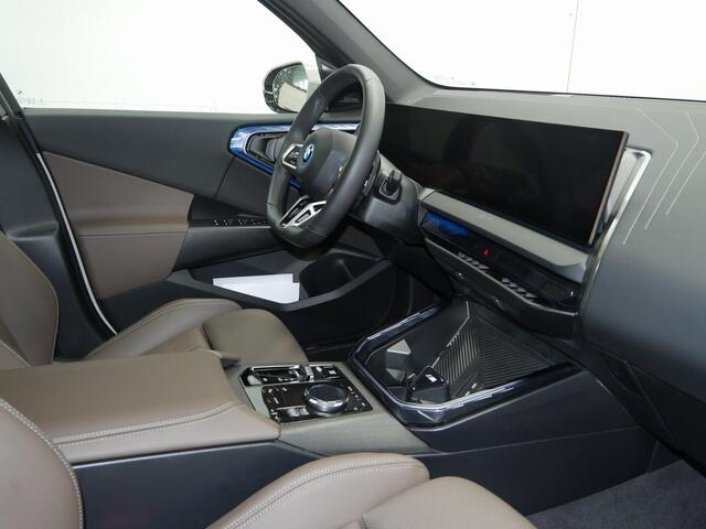 BMW X3 30e xDrive M-Sport | Panorama | Harman Kardon | Trekhaak | Driving Assistant Plus | Elektrisch verstelbare stoelen | 19" |