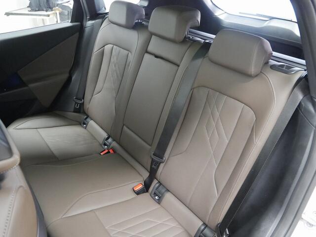 BMW X3 30e xDrive M-Sport | Panorama | Harman Kardon | Trekhaak | Driving Assistant Plus | Elektrisch verstelbare stoelen | 19" |