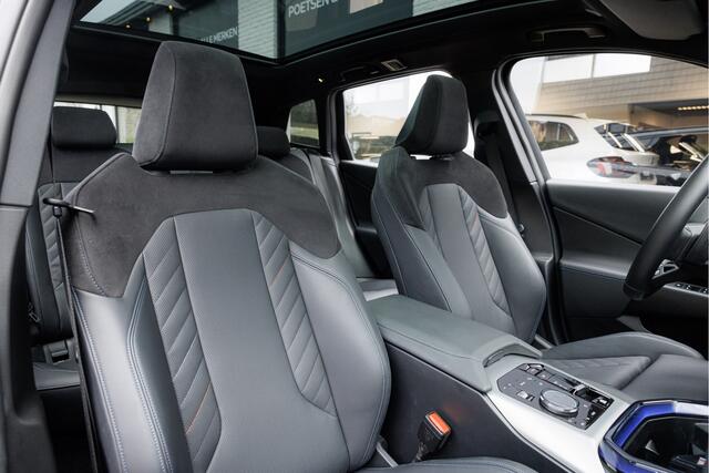 BMW X3 20 xDrive M-Performance Pano - Head Up - Iconic Glow - 360 Camera