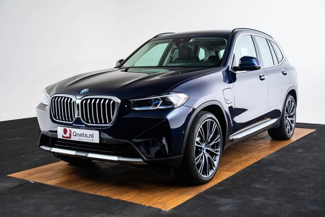 BMW X3 xDrive30e Parking/Driving Assistant - Head up - Hifi - Active Protection - Comfort Access - Elektrisch verwarmde voorstoelen - Zonneschermen achterportierruiten - Sportstoelen - Performance Control -
