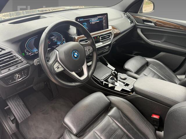 BMW X3 xDrive30e High Executive | 19 inch LM V-spaak | Glazen panoramadak | HiFi System | Driving Assistant