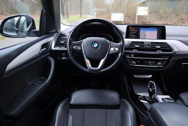 BMW X3 xDrive20i X-Line | 20" | HUD | Trekhaak | Keyless | LED | Hifi | Alarm kl.3 | Sportstoelen | Stoelverwarming | Live Cockpit Pro | Etc.