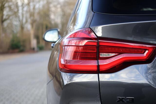 BMW X3 M40d xDrive High Executive M-Sportpakket | Standkachel | Elektrische trekhaak | Head Up | Pano | DAB | Navi | Stuurwielverarming | Stoelverwarming voor en achter | Harman Kardon | Grootlichtassistent | Mermorystoelen | Etc.