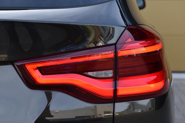 BMW X3 xDrive20i High Executive * Trekhaak * Sportstoelen * Keyless * Hifi Proffesional *