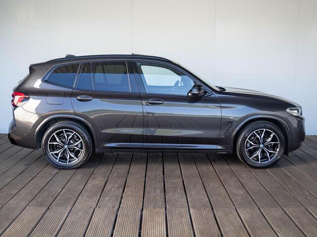 BMW X3 xDrive20i | M Sportpakket | Stuurwielrand verwarmd | Achteruitrijcamera | Panoramadak | Stoelverwarming | Head-Up Display | 19''