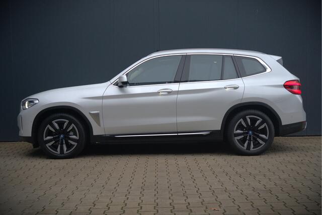 BMW X3 iX3 Executive 80 kWh | Panoramadak | Keyless | Stoelverwarming | Camera | Adaptief Onderstel | Adaptive LED | Elektrische Stoelen | Apple Carplay | Navigatie | Ambiance Verlichting