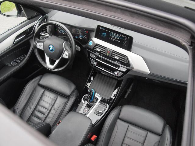 BMW X3 iX3 High Executive 80 kWh | Panoramadak | Trekhaak | Head-Up Display | 360 Camera | Harman Kardon | Sfeerverlichting |