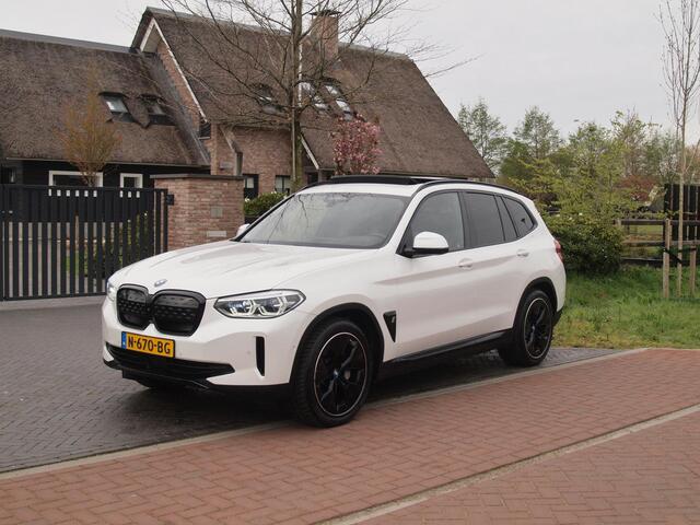 BMW X3 iX3 High Executive 80 kWh | Panoramadak | Trekhaak | Head-Up Display | 360 Camera | Harman Kardon | Sfeerverlichting |