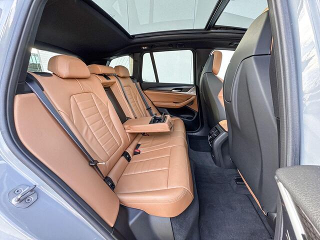 BMW X3 xDrive30e M-Sport / Harman Kardon / Head Up / Glazen Schuifdak / 21 inch / Driving Assistant / M-Stoelen / Stuurwielrand verwarming / Trekhaak