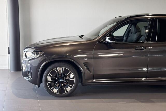 BMW X3 iX3 Executive 80 kWh | M Sport | Glazen Panoramadak | Stoelverwarming | Trekhaak |