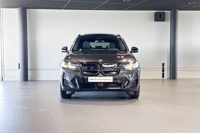BMW X3 iX3 Executive 80 kWh | M Sport | Glazen Panoramadak | Stoelverwarming | Trekhaak |