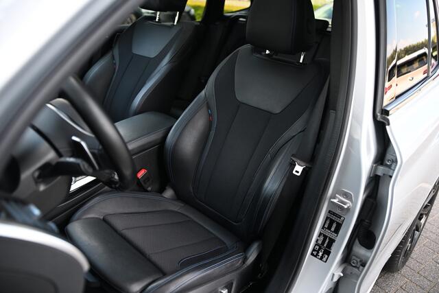 BMW X3 xDrive20i High Executive M Sport Automaat / Trekhaak / Panoramadak / Sportstoelen / Comfort Access / Adaptieve LED / Head-Up / 20"LM-velgen