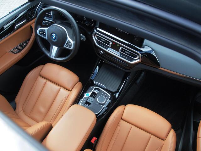 BMW X3 iX3 Executive 80 kWh | Panoramadak | Camera | Sfeerverlichting | Apple Carplay | Cruise Control |