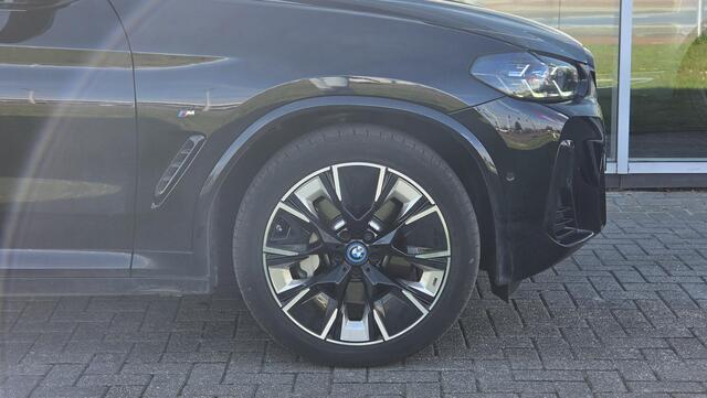 BMW X3 iX3 High Executive Edition 80 kWh | NAP | 1e eigenaar | Bomvol! | Pano | HUD | ACC | Leder | Harman & Kardon | Memory | Trekhaak | Stuurverwarming