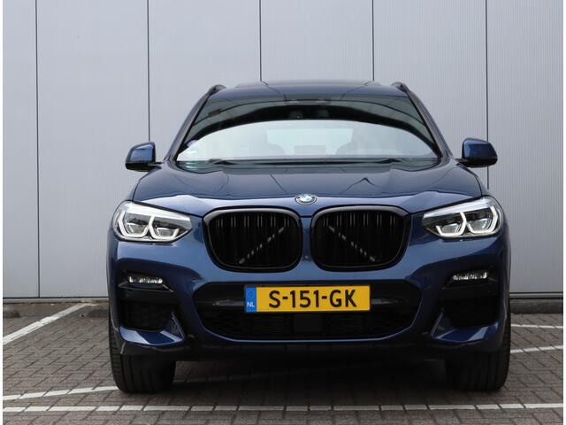 BMW X3 xDrive30e M-sport | Pano | Trekhaak | 360 Camera | Head-up | Leder |