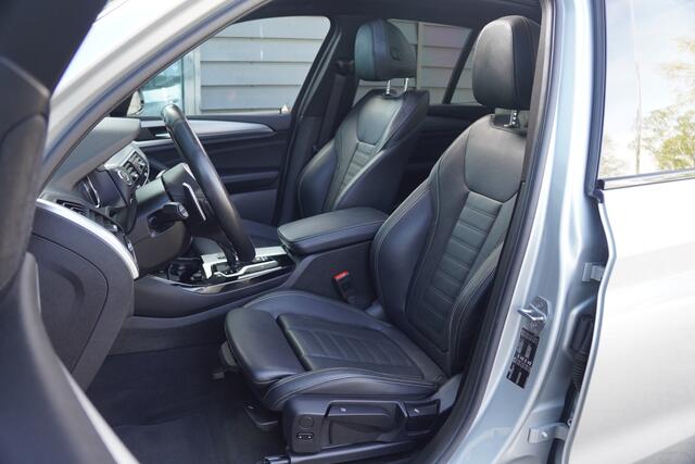 BMW X3 sDrive20i Launch Edition High Executive - HEAD UP - PANODAK - M SPORT - LEDER -