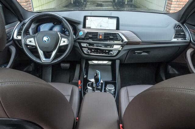 BMW X3 iX3 80 kWh | SOH 99% | Panoramadak | Trekhaak | Leder | Camera