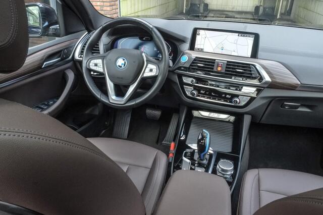 BMW X3 iX3 80 kWh | SOH 99% | Panoramadak | Trekhaak | Leder | Camera