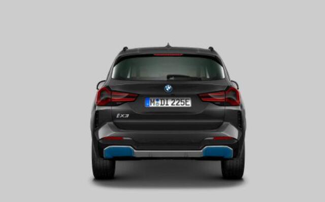 BMW X3 iX3 Executive 80 kWh Sportstoelen - stoelverwarming - Getinte ruiten - Comfort acces - Ambiance verlichting - Driving Assistant Professional - Parking Pack - Active Guard/Protection -