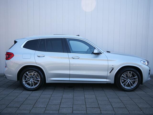 BMW X3 xDrive20i High Executive 184 Pk Automaat M-Pakket / Navi / DAB / Apple Carplay / Trekhaak afneembaar / 19 inch / Pano-dak