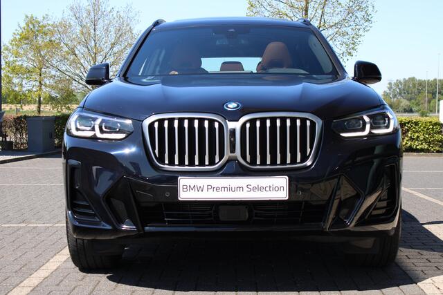 BMW X3 xDrive30e High Executive Automaat / Trekhaak / Panoramadak / Sportstoelen / Comfort Access / Adaptieve LED / Active Cruise Control / Harman Kardon