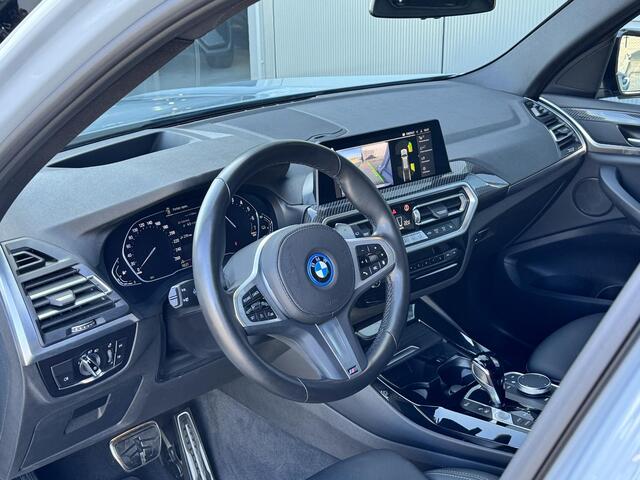 BMW X3 xDrive30e M sport 292 PK | Elek stoelen | Carbon | Laser | Keyless | Brooklyn grau metallic