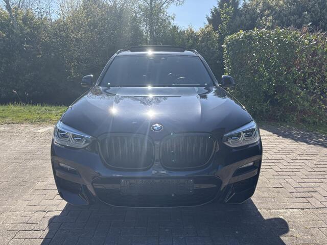 BMW X3 xDrive30e M Sport Plug-in Hybrid 292pk | VOL! | Panormamadak | Adaptive cruise | Trekhaak | M-pakket | Sportstoelen | 21 inch | Head-up Display | Memory seats | Harman Kardon | 360 graden camera | Keyless | Stoelverwarming | Adaptief deming systeem | Draa