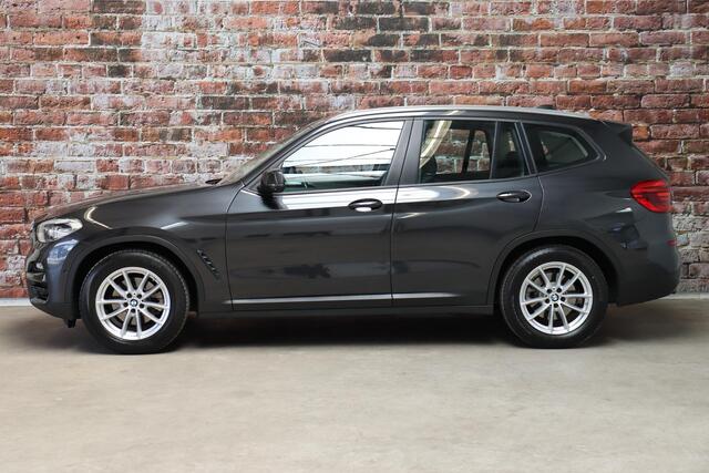 BMW X3 xDrive20i High Executive Automaat / Navigatiesysteem Professional / Adaptieve Cruise Control / Head-Up Display / Stoelverwarming / Leder / Achteruitrijcamera / Dodehoek Detectie / LED / Climate Control /