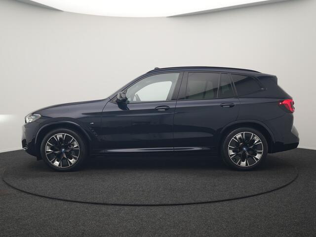 BMW X3 iX3 M Sport 80 kWh 286pk Dealer O.H. | Trekhaak Af Fabriek | Panodak | Head Up | Adaptive Cruise | 360 Camera | Adaptief Onderstel | Harman / Kardon | Lederen Sportstoelen Memory & Verwarmd | Keyless | Blis | Apple Carplay | Sfeerverlichting | Navigatie |
