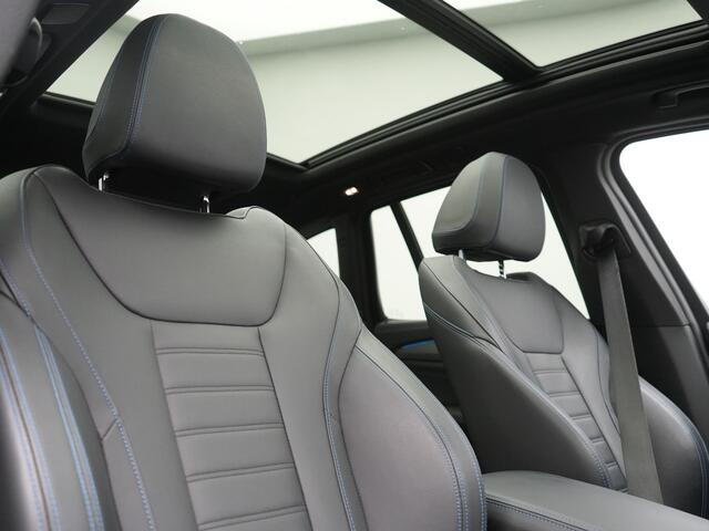 BMW X3 iX3 M Sport 80 kWh 286pk Dealer O.H. | Trekhaak Af Fabriek | Panodak | Head Up | Adaptive Cruise | 360 Camera | Adaptief Onderstel | Harman / Kardon | Lederen Sportstoelen Memory & Verwarmd | Keyless | Blis | Apple Carplay | Sfeerverlichting | Navigatie |